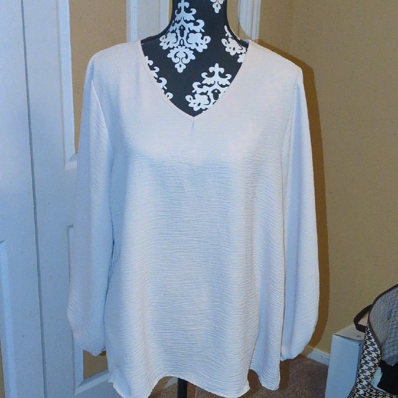 Zig Zag Sripe Tops - Elegant Cream Blouse